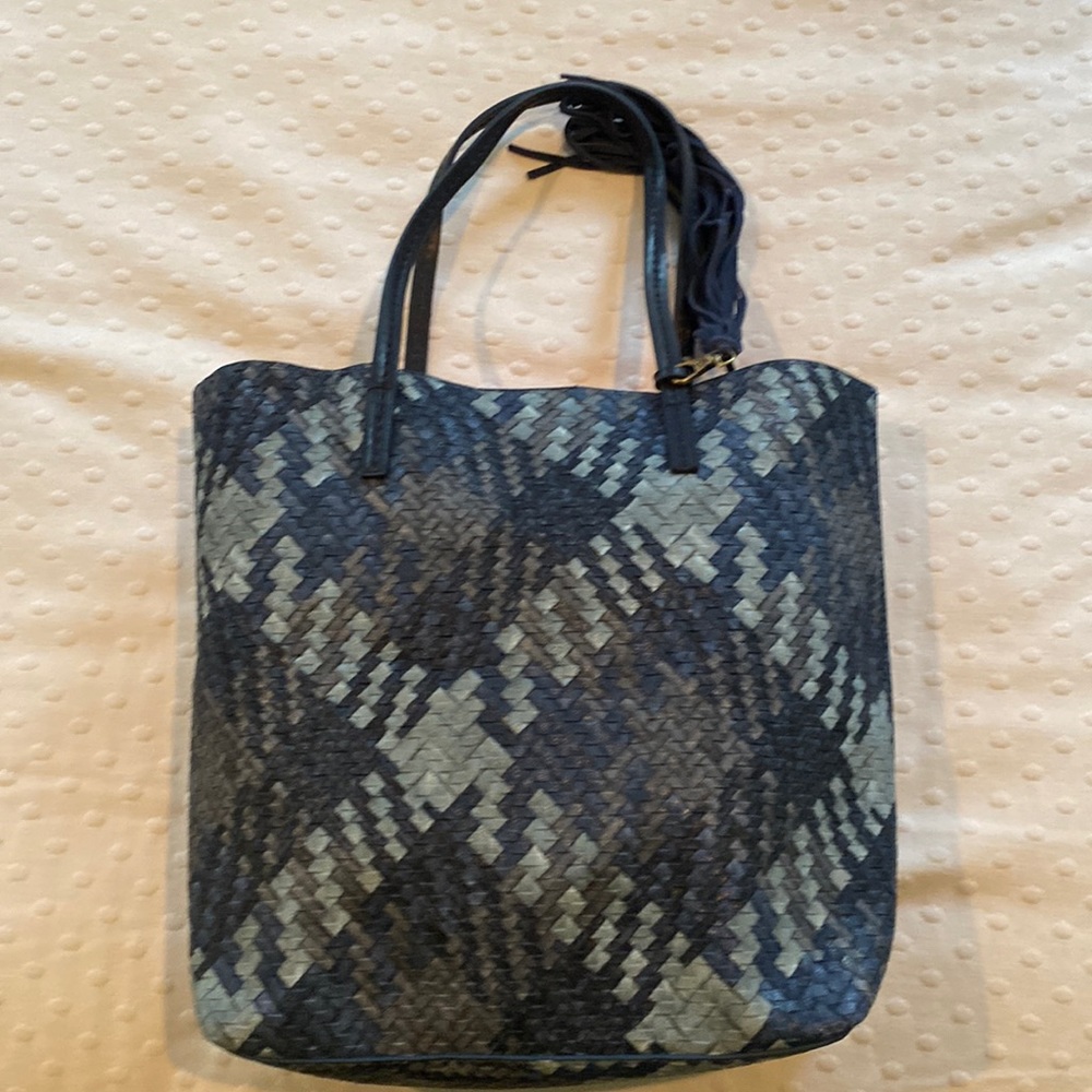 Woven vinyl tote bag